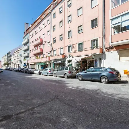 Apartment Stunning 2 Bed Apt Sleeps 4, Nr Penha De Franca Lissabon