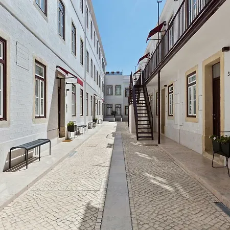 Stunning 2 Bed Apt Sleeps 4, Nr Penha De Franca * ליסבון